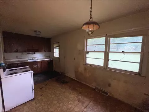 714 Roach St, Mayodan, NC 27027 photo 10