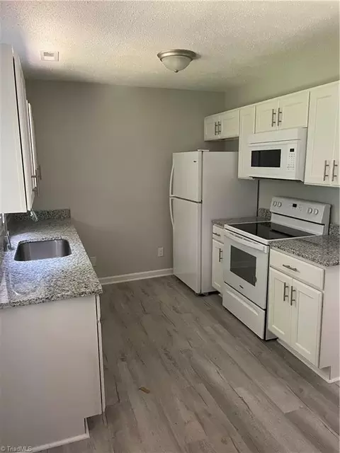 3010 Ingleside Dr, High Point, NC 27265 photo 3