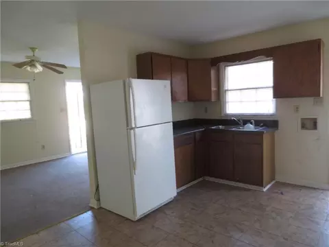 813 Mobile St, High Point, NC 27260 photo 4