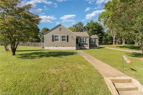 725 Rosewood Ln, Eden, NC 27288