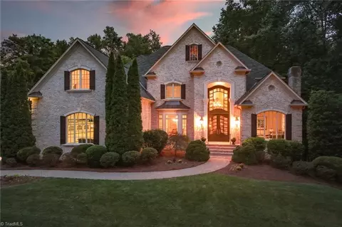 4 Lochside Ct, Greensboro, NC 27410
