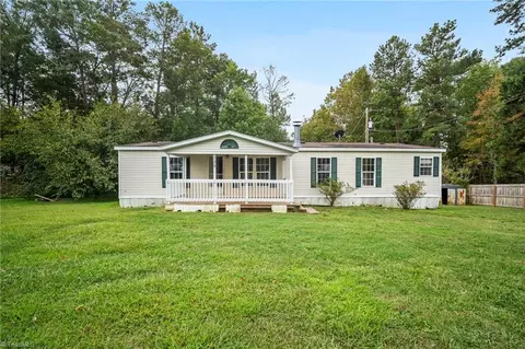 135 Cline Farm Rd, Thomasville, NC 27360