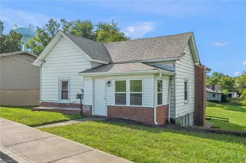 321 Durham St, Mount Airy, NC 27030