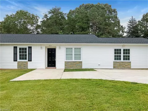 2051 Twin Pines Dr, Kernersville, NC 27284