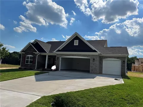1650 Lazy Fox Ln #21, Kernersville, NC 27284