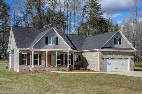 2600 Ashcroft Dr, Reidsville, NC 27320