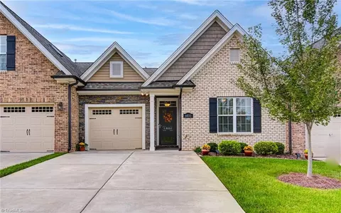 6031 Sunny Brook Dr, Clemmons, NC 27012