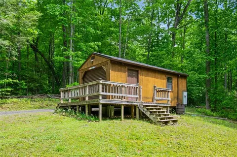 1625 Staghorn Rd, Purlear, NC 28665 photo 38