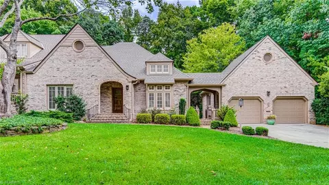 4 Lands End Dr, Greensboro, NC 27408