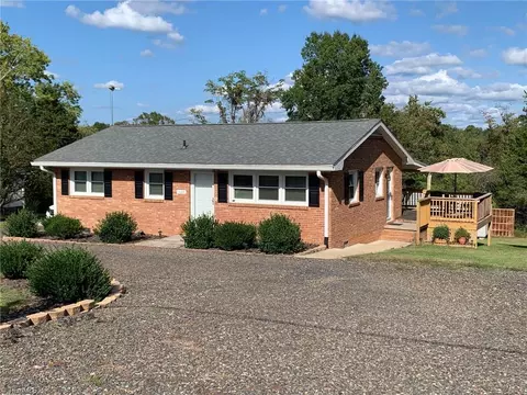 1127 Lincoln St, Eden, NC 27288