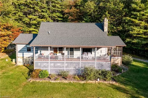 40 Hemlock Hollow Ln, Glade Valley, NC 28627