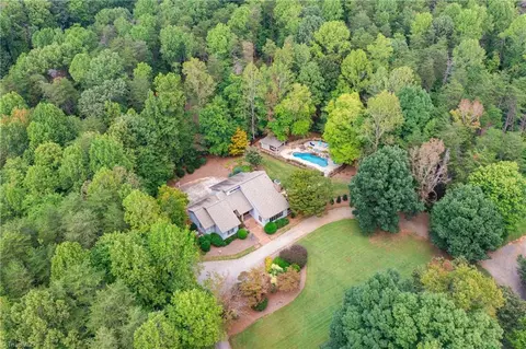 8230 Hunting Cog Rd, Oak Ridge, NC 27310