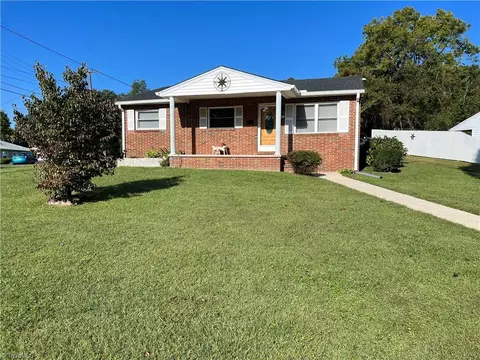 901 Hunter Dr, Mount Airy, NC 27030