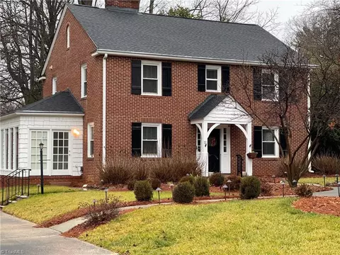 111 Avondale Dr E, Greensboro, NC 27403