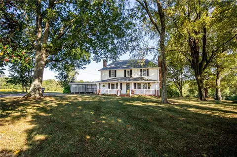 666 Powell Bridge Rd, Harmony, NC 28634 photo 4