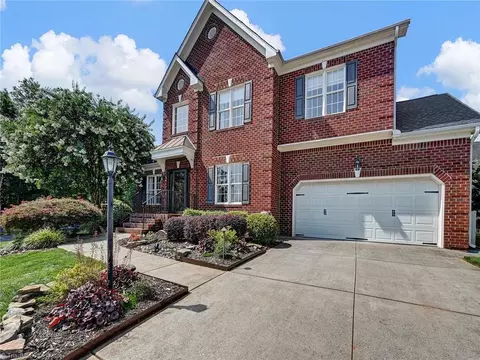 2006 Greenbrier Ln, Clemmons, NC 27012
