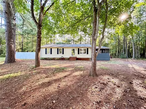 5425 Smiley Wyrick Rd, Mcleansville, NC 27301