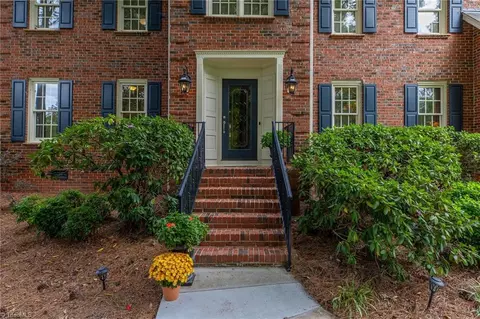 4001 Dare Ct, Greensboro, NC 27407