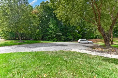 605 Beckwith Dr, Greensboro, NC 27410