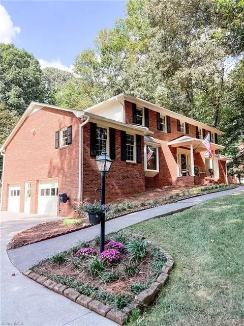 3817 Tangle Oak Dr, Clemmons, NC 27012 photo 2