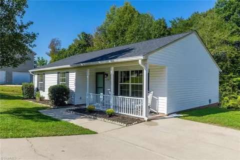 2705 Westgate Dr, High Point, NC 27265