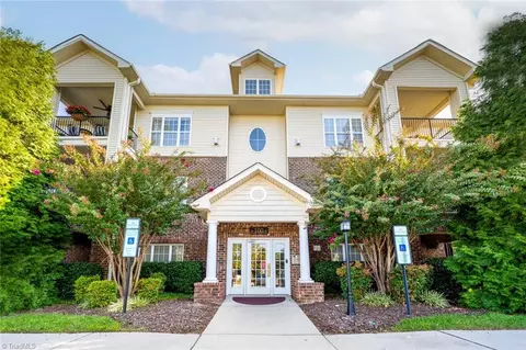 100 Lennox Dr #1B, Jamestown, NC 27282