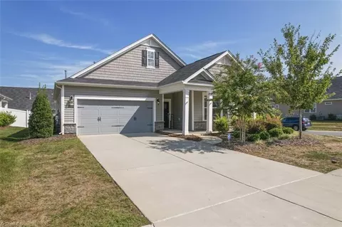 5139 Garnet Hill Dr, Clemmons, NC 27012