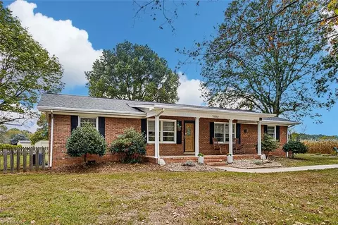 5042 Hoover Hill Rd, Trinity, NC 27370