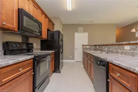 818 Mobile St, High Point, NC 27260 photo 6