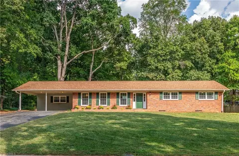 660 Valleybrook Ln, Winston Salem, NC 27104