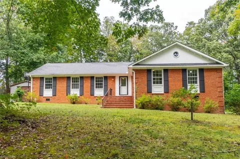 8 Anson Cir, Greensboro, NC 27407