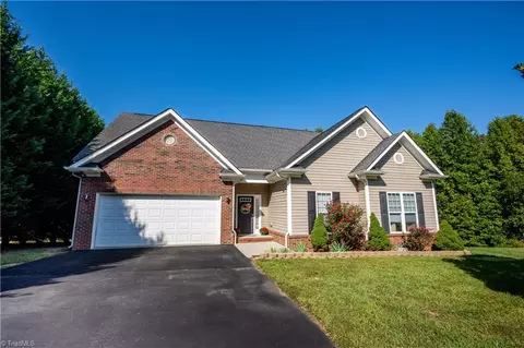 152 Angel Oaks Dr, Statesville, NC 28677