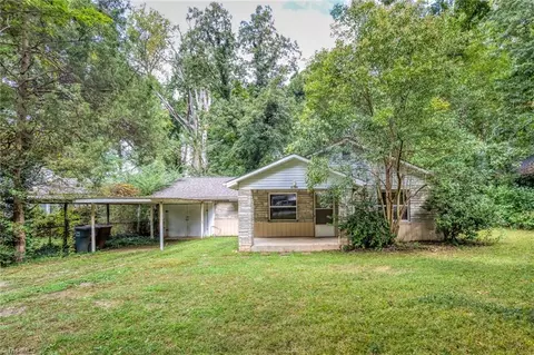 3872 Green Point Dr, Greensboro, NC 27407