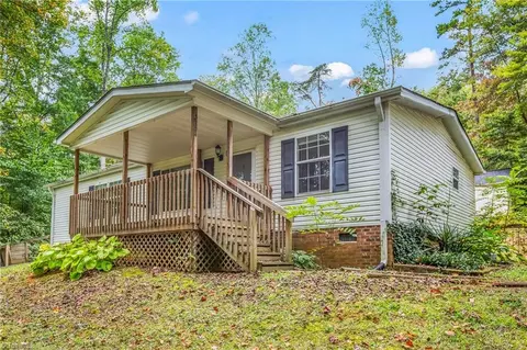 5164 Yukon Rd, Walkertown, NC 27051