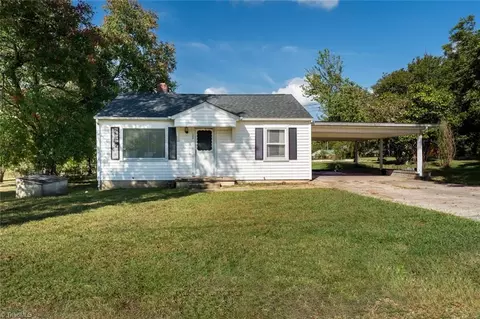 1420 Center Rd, Thomasville, NC 27360