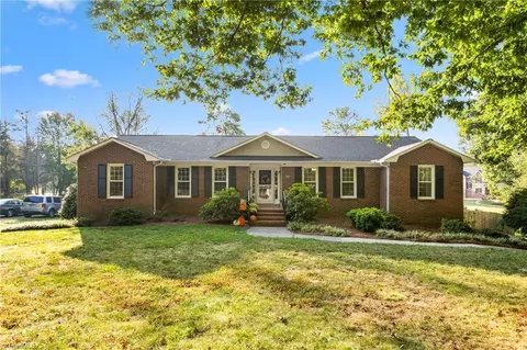 7086 Whitby Ave, Clemmons, NC 27012
