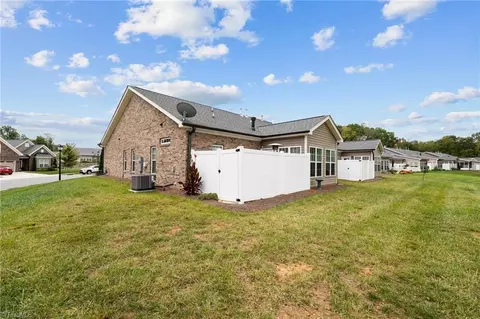 143 Windmill Trl, High Point, NC 27265 photo 4