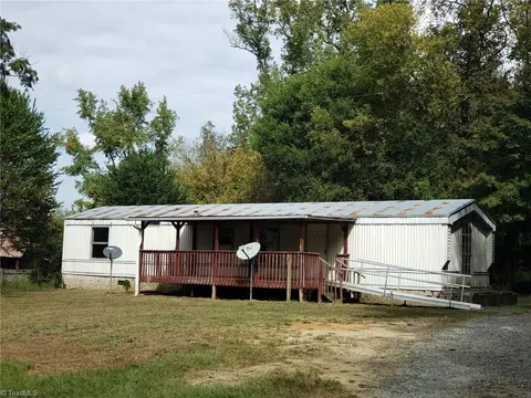 1275 Lower Lake Rd, Thomasville, NC 27360