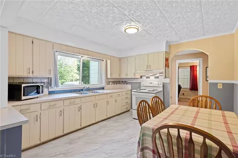 210 Unity St, Thomasville, NC 27360 photo 18