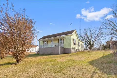 1404 Fieldcrest Rd, Eden, NC 27288