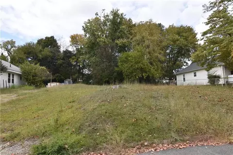 206 Ridgecrest St, Thomasville, NC 27360