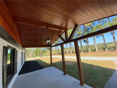 446 Kiger Rd, Pinnacle, NC 27043 photo 4