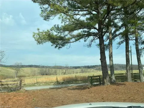 446 Kiger Rd, Pinnacle, NC 27043 photo 8