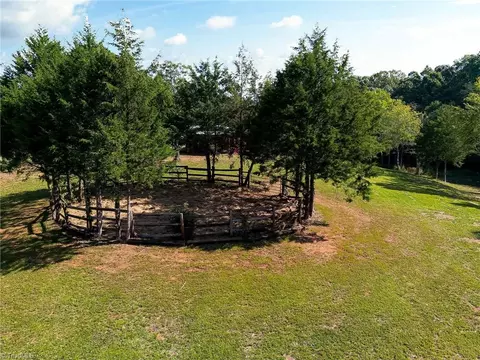446 Kiger Rd, Pinnacle, NC 27043 photo 15