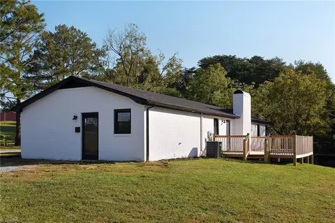 446 Kiger Rd, Pinnacle, NC 27043 photo 6