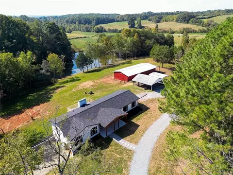 446 Kiger Rd, Pinnacle, NC 27043 photo 2