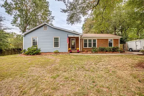 801 Parkwood Cir, High Point, NC 27262