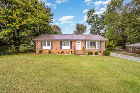 2825 Westchester Dr, Burlington, NC 27217