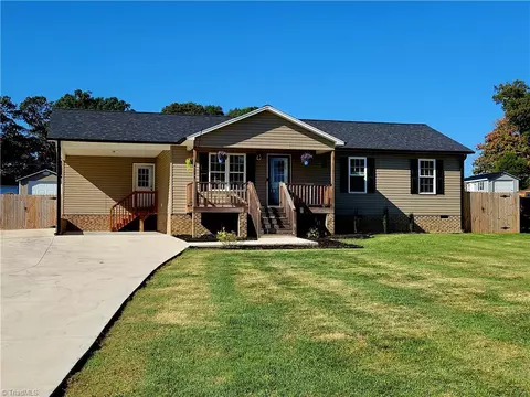 2075 Old Plank Rd, Sophia, NC 27350