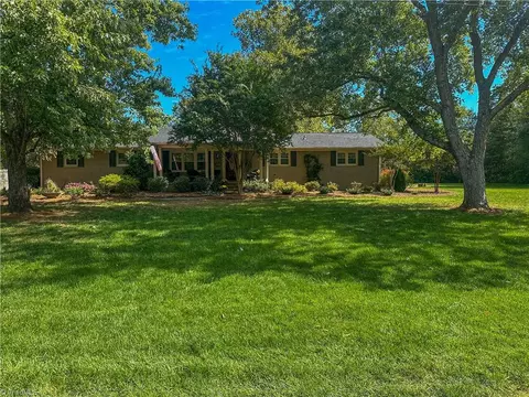 305 Cedarwood Trl, High Point, NC 27265